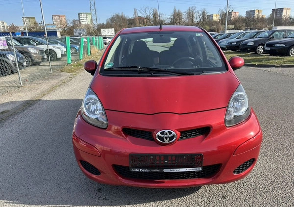 Toyota Aygo cena 15900 przebieg: 196000, rok produkcji 2011 z Szczecin małe 301